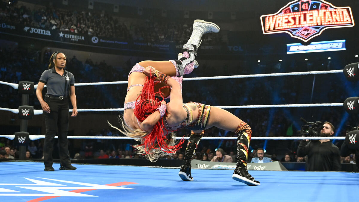 nogimmickgear's tweet image. Relentless. 
The gorgeous @TheVibeBri looked fierce last week!!!
🤎🖤💛🖤🤎
#wwe @wwe #bfab