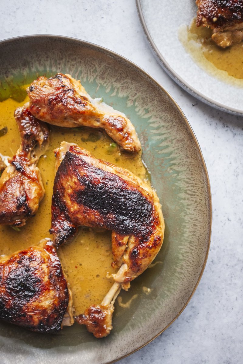 Wieki całe nie pisałam tu o przepisach. Ale wracam dziś do Was z cudownym przepisem z książki „kojąco”, którą napisał Ottolenghi. Dawno żadna książka kucharska nie zrobiła na mnie takiego wrażenia. Łapcie obłędny przepis! odczarujgary.pl/kurczak-w-mary…