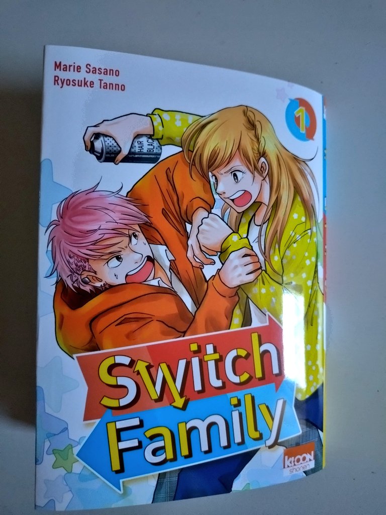 Go chez <a href="/ki_oon_Editions/">Ki-oon éditions</a> ce soir pour la découverte d'une nouvelle création originale #SwitchFamily 🔄

On retrouve <a href="/mottimomo/">佐々野まりえ</a> et <a href="/piyopio/">丹野諒祐 @「Switch Family」連載中 / 美術 / 漫画</a> a la direction de ce manga qui comptera 4 tomes au total. 😉 Je vous en parle bientôt.