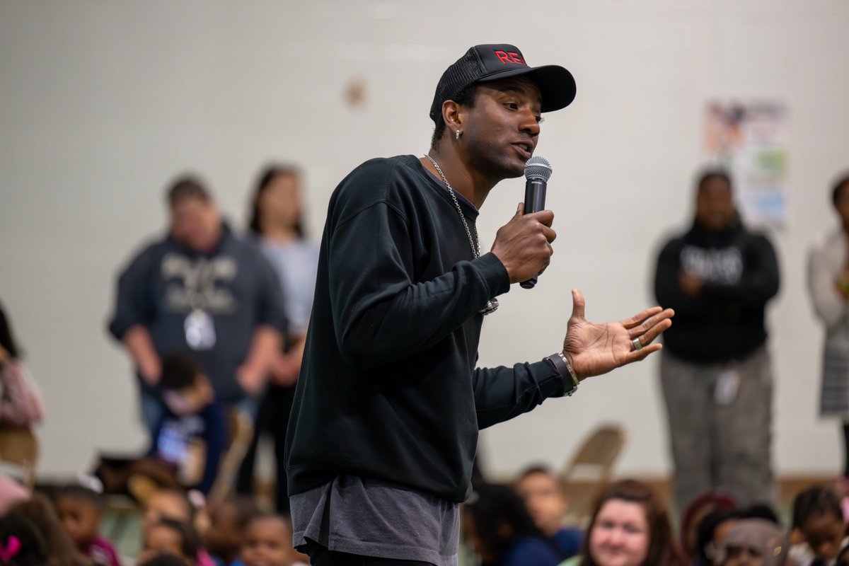 JCPS (@jcpsky) on Twitter photo 🏈 FROM SUPER BOWL CHAMP TO LITERACY CHAMP 📚 | A former <a href="/NFL/">NFL</a> player and member of the Super Bowl Champion New England <a href="/Patriots/">New England Patriots</a> visited <a href="/KingElemJCPS/">M.L. King Jr. Elementary</a> today to share the magic of reading with students.
Malcolm Mitchell inspired students, brought a magician with him to perform a 🏈 FROM SUPER BOWL CHAMP TO LITERACY CHAMP 📚 | A former <a href="/NFL/">NFL</a> player and member of the Super Bowl Champion New England <a href="/Patriots/">New England Patriots</a> visited <a href="/KingElemJCPS/">M.L. King Jr. Elementary</a> today to share the magic of reading with students.
Malcolm Mitchell inspired students, brought a magician with him to perform a