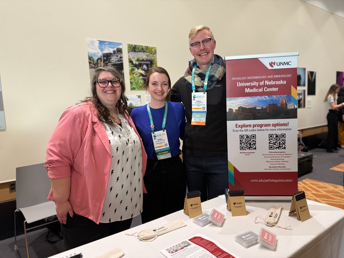 Drs. Sevcik and Auen with fellowship coordinator Dani Blum at USCAP in Boston.

 #USCAP #USCAP25  #PathologyX #pathologyX #pathology