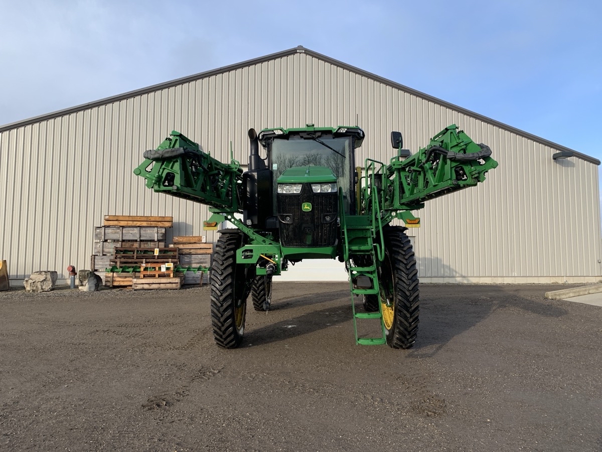 PremierEquip1's tweet photo. TRADE TUESDAY: 2022 #JohnDeere 410R $690,995 - 1000 gal stainless tank, 120' boom with 15" nozzle spacing, exact apply, pressure recirculation, product reclaim, See & Spray Premium, ultimate cab and lighting, 4600 monitor with premium activation and SF6000 receiver. Front and side fill with eductor. VF320/105R54 Alliance tires. Comprehensive warranty until 09/2026 or 2000hrs., 1390 ENG HRS #PremierPreowned #PremierEquip #TradeTues https://t.co/wKr9JnHPsl