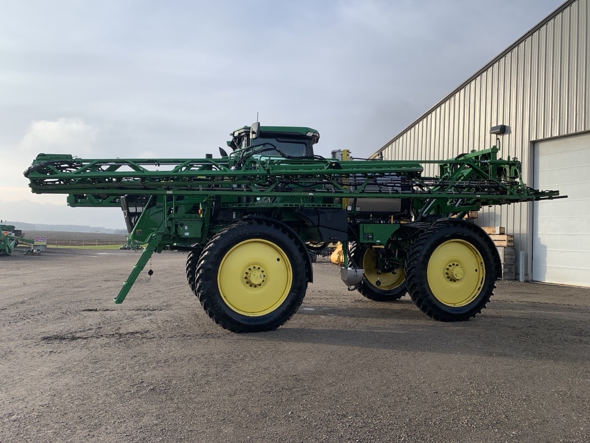 TRADE TUESDAY: 2022 #JohnDeere 410R $690,995 - 1000 gal stainless tank, 120' boom with 15" nozzle spacing, exact apply, pressure recirculation, product reclaim, See &amp; Spray Premium, ultimate cab and lighting, 4600 monitor with premium activation and SF6000 receiver. Front and