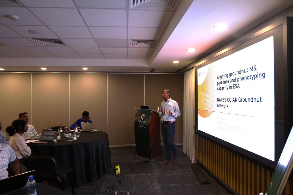 Last week, #ADCIN partners from the ESA groundnut working group trained on the MicroNIR device—aligning market segments between ADCIN &amp; <a href="/ICRISAT/">ICRISAT</a>
This portable devise will enable breeders to use real-time data, boosting precision, crop value &amp; nutrition in dryland farming