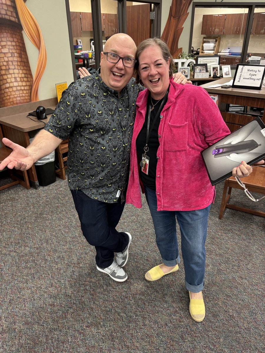 Thank you Aaron Reynolds for the fun filled presentations. The joy of reading and writing was absolutely on center stage. #CougarsRead #TomballReads