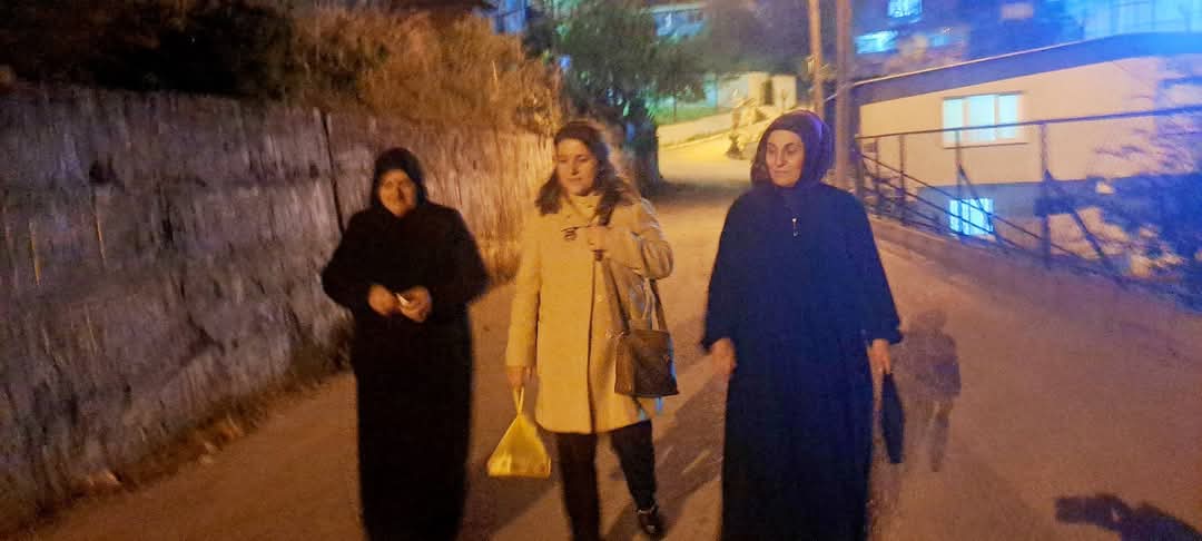 SerapEyce's tweet photo. 📍 Gönül İftarımızdayız 
24/03/2025

İlçemizde yaşayan ve gönül  kapılarını açan vatandaşımızla #İftarSofrası nda biraraya gelip, ibadetimizi eda ettik.

Allah kabul etsin inşallah 

#Ramazan
#Karabağlar https://t.co/H1od15ek5Q