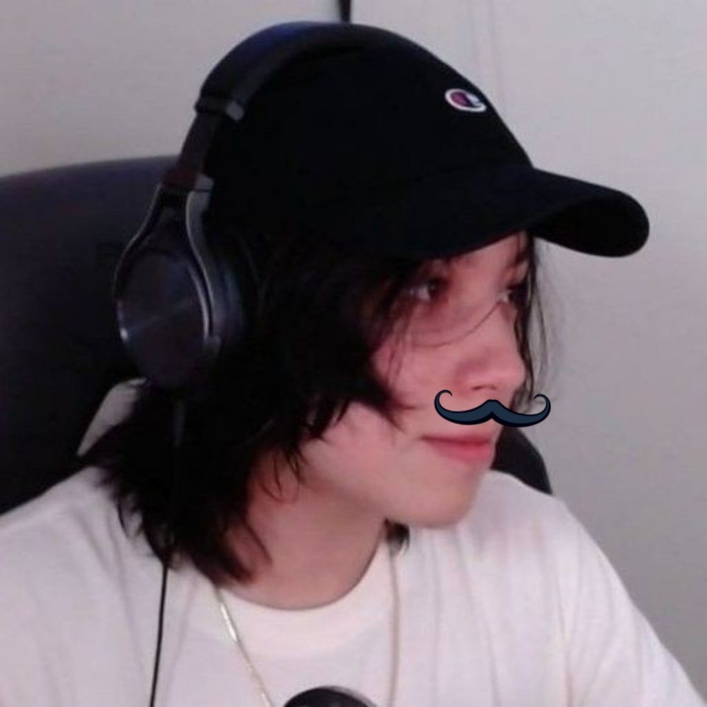 Emiky97's tweet photo. @berskyuu Estaba pasando por malos momentos y no tenía ninguna motivación de nada, cuando viendo tiktoks me apreció uno de Quackity jugando con rubius en Karmaland, me trajo muchos recuerdos porque soy fan del rubius desde los 13 junto a vegetta y entonces comence a verlo https://t.co/EQTDlgnZyW