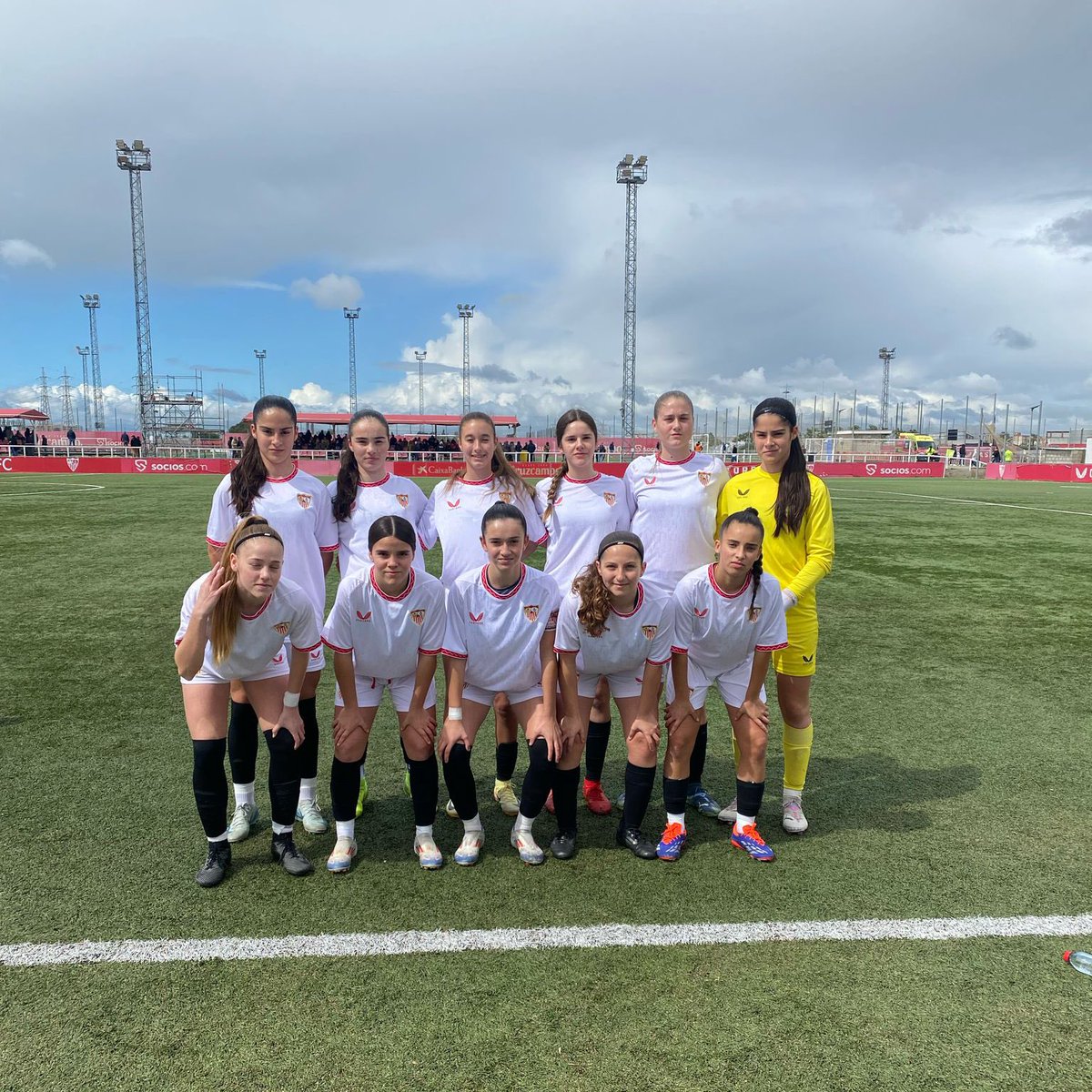 Sevilla FC Femenino (@sevillafc_fem) on Twitter photo CANTERA | Gran remontada para las cadetes de <a href="/Pinedamister/">Manolo Pineda</a> en una nueva jornada de la 1ª Andaluza Femenina Cadete jugada en casa:
#SevillaFCFem Cadete ⚪️🔴 4-1 <a href="/CDGFemenino/">CD Guadalcacin Femenino</a>
⚽️ Ariadna (2), Irene Cazador y Ángela. 💪🏻
#CanteraSevillaFC CANTERA | Gran remontada para las cadetes de <a href="/Pinedamister/">Manolo Pineda</a> en una nueva jornada de la 1ª Andaluza Femenina Cadete jugada en casa:
#SevillaFCFem Cadete ⚪️🔴 4-1 <a href="/CDGFemenino/">CD Guadalcacin Femenino</a>
⚽️ Ariadna (2), Irene Cazador y Ángela. 💪🏻
#CanteraSevillaFC