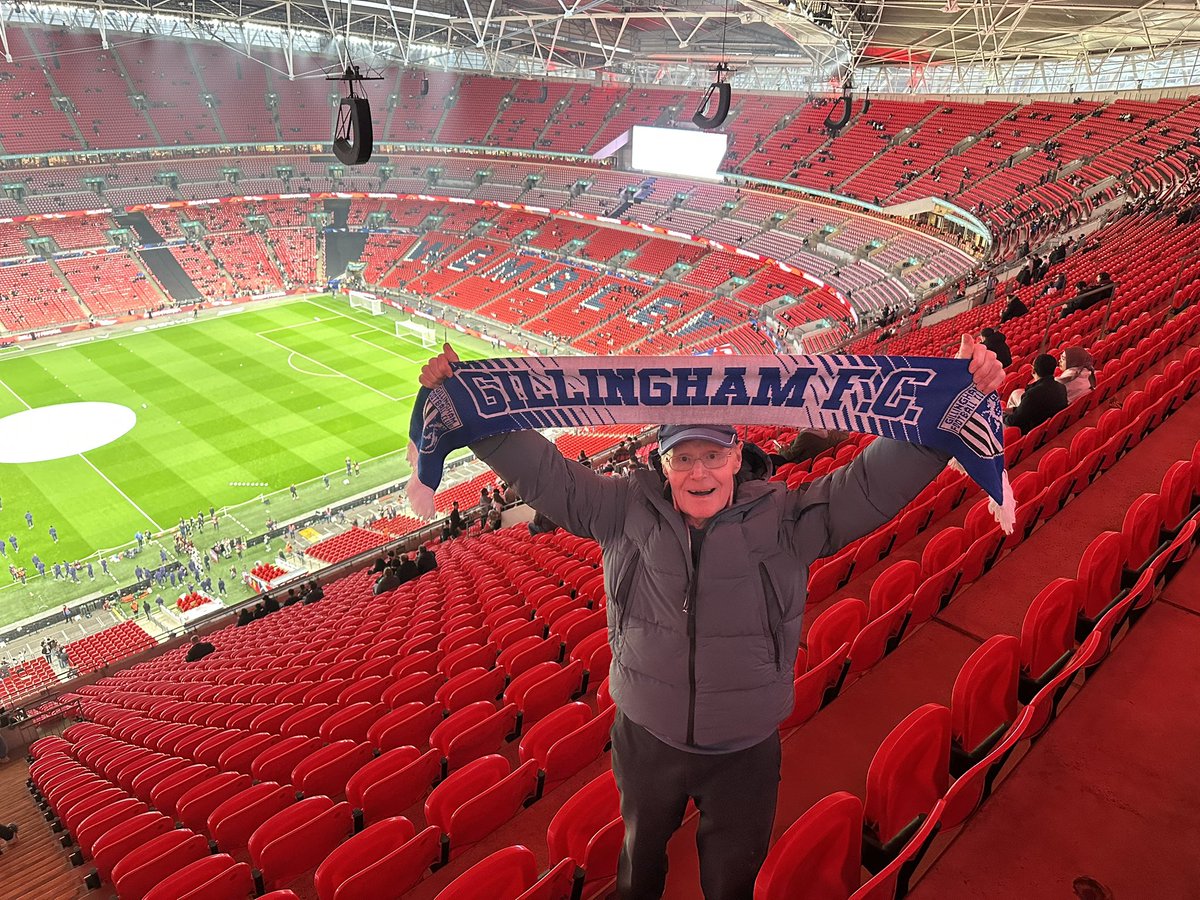 William8393's tweet photo. @BradGalinson @ShannonGalinson my Grandad &amp; I representing the Gills at ENGvsLAT tonight. Let’s get back here next season please https://t.co/QodVYeTAk0