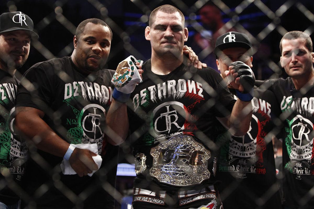 afeldMMA's tweet photo. 🚨UFC legend Cain Velasquez will be sentenced today at 4:30 PM ET.
Prosecutors want 25 years to life; the defense seeks no prison time.

Cain took justice into his own hands, targeting Harry Goularte—the man accused of molesting his 4-year-old son over 100 times at a daycare run by Goularte’s own mother.

Meanwhile, Goularte has delayed trial for more than three years since 2022 and still walks free under “supervision.”

Ask yourself: Who should’ve been the priority to lock up?
The man accused of m0lesting a 4 year old child over 100 times—or the father who tried to protect his son and others from a predator?

Did Cain handle things perfectly? No. But he did what any parent would want to do in this unimaginable, horrible, and disgusting situation.

The Velasquez family was failed by both the child care system and the courts. It’s time the system gets it right—and stands with the true victims, not the predators. Hopefully, today, justice prevails. 

#FreeCain
