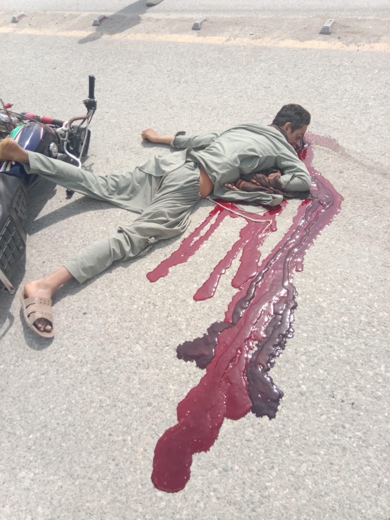 یہ نوجوان جو 10 کلاس کا سٹوڈنٹ تھا ۔ اکرم حان درانی کالج کا اج بنوں میں ارمی والوں نے بلا جواز شہید کیا ۔ جسکا گناہ صرف یہ تھا کے کے یہ کینٹ کے حدود میں موٹر سائیکل سے روڈ کراس کیا۔