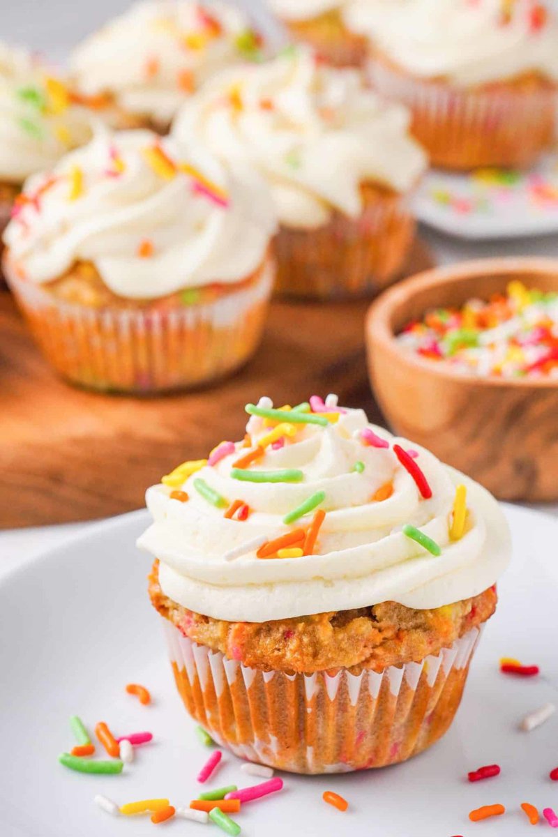 Healthier #Funfetti #cupcakes - the best cupcakes you've ever made!  #glutenfree #recipe  bit.ly/43QyIjJ