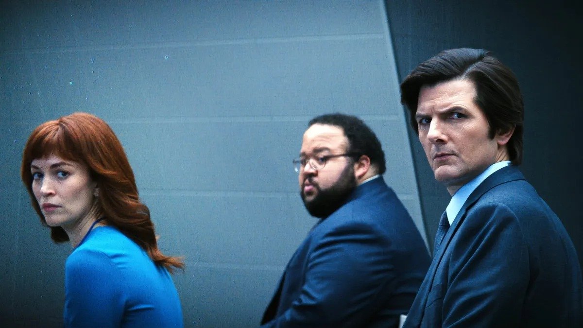 Hipnotizante, deslumbrante e triunfante, Ruptura expande seus mistérios com perfeição, mergulhando em identidade, exploração corporativa e dor pessoal—sem cair na superficialidade. Uma jornada intensa e inesquecível. Crítica em breve no <a href="/estacaonerd/">Estação Nerd</a>!