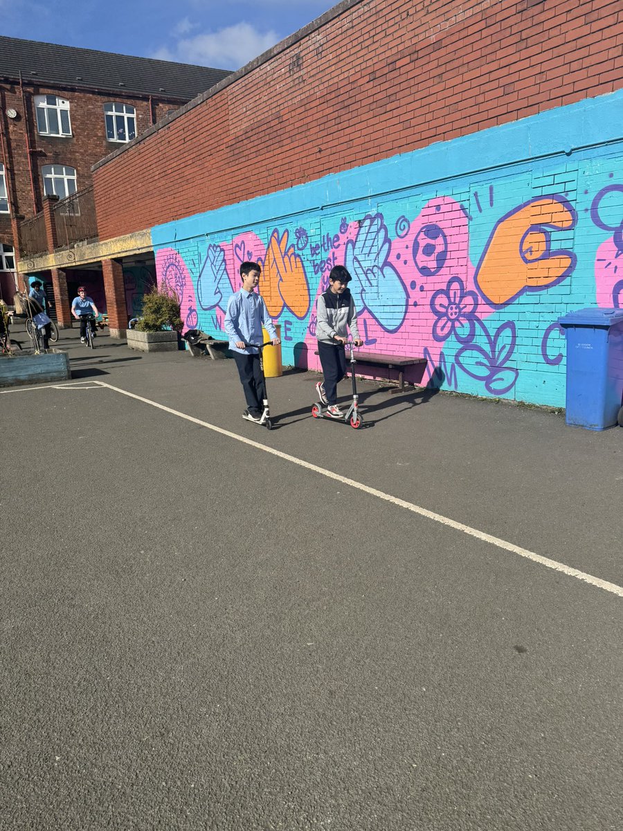 mrsmilloy's tweet photo. P7a and SDC had so much fun in the sun today ☀️ we loving using the outdoor equipment and challenging ourselves to try new things 🤍 @SaintRochsPS https://t.co/HAUa1QW9tp