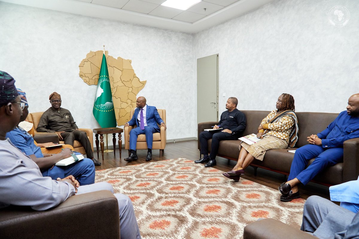 H.E. Wamkele Mene, Secretary-General of the AfCFTA Secretariat, met with H.E. Engr. Oluseyi Makinde, Executive Governor of Oyo State, to explore opportunities in market access and trade finance under the AfCFTA.