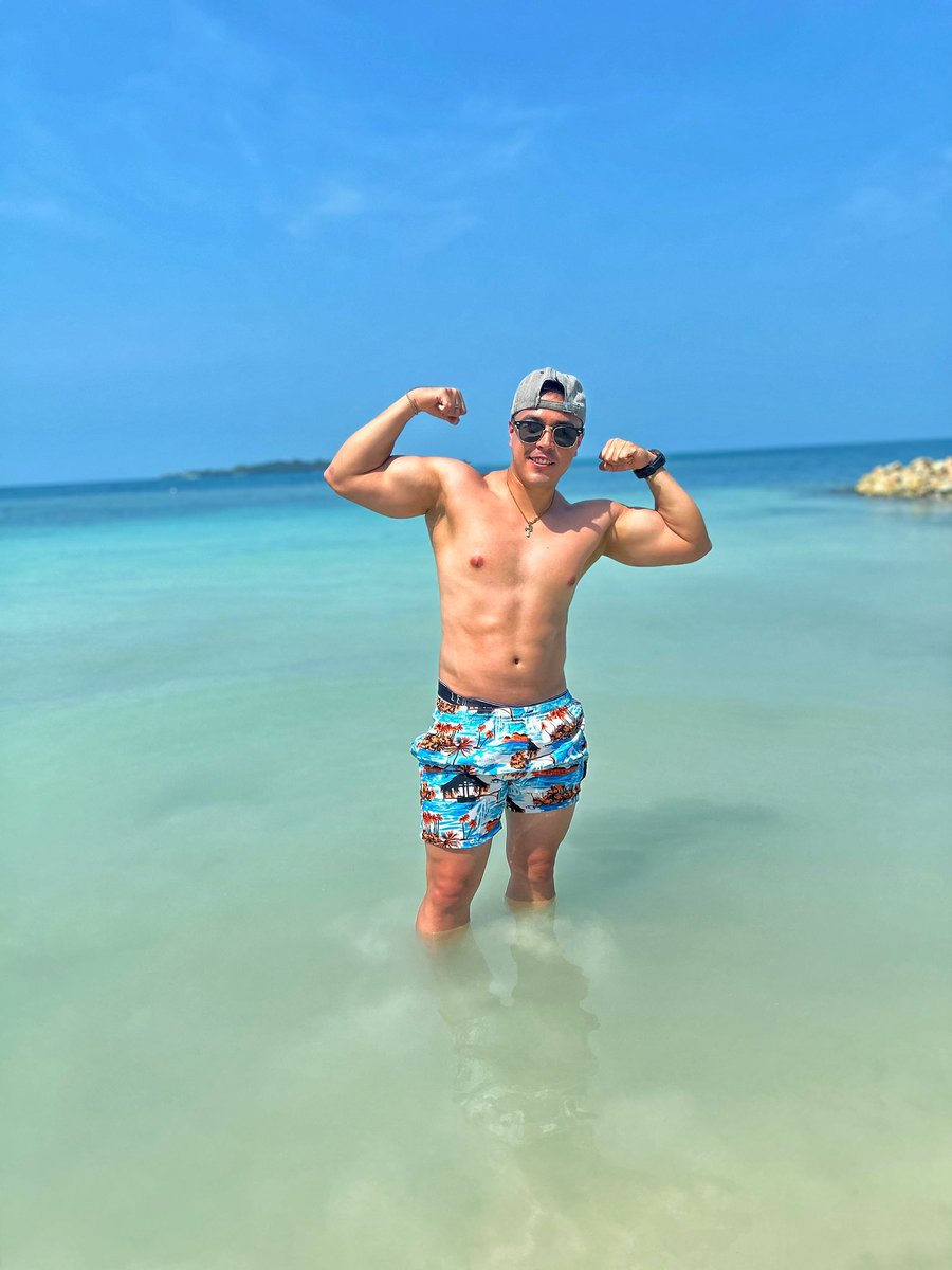 Ivan_Medina10's tweet photo. Día de playa 🏝️ https://t.co/D8F3u53vyD