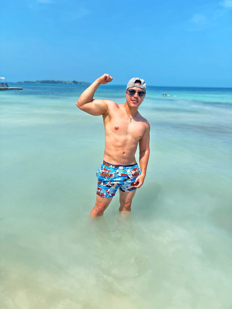 Ivan_Medina10's tweet photo. Día de playa 🏝️ https://t.co/D8F3u53vyD