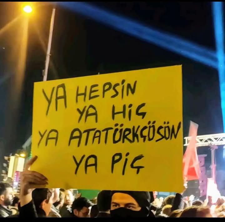 totemcihaluk's tweet image. Altına üstüne sağına soluna imzamı attım..