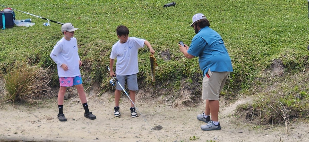palmbeach4h's tweet photo. Check out these awesome fish our campers caught today with @theigfa during day 1 of camp! #BeyondReady #4HGrowsHere #fishing #palmbeach4h #camp 🍀🎣🐟 https://t.co/iBFNvlPwAx
