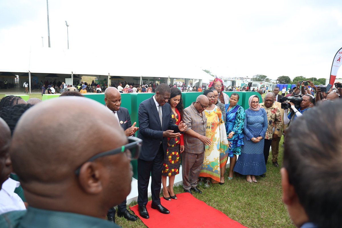 On #WorldTBDay2025, <a href="/WHOSouthAfrica/">WHO South Africa</a> joined Deputy President Paul Mashatile , Health Minister Dr Aaron Motsoaledi, KwaZulu-Natal Premier Mr. Thamsanqa Ntuli &amp; partners in Ugu District for the launch of the National End TB Campaign—a bold push to test 5 million people.

Under the
