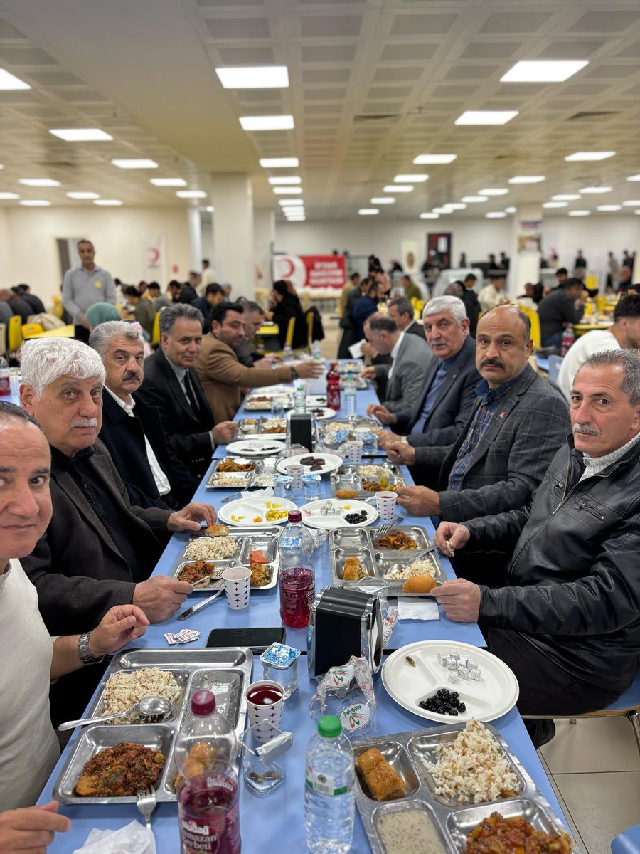 Ananevi İftar programımızı Turgut Özal Tıp Merkezi Hastane AVM yemekhanesinde, İnönü Üniversitesi Rektörü Sayın Prof. Dr. Nusret AKPOLAT, şehrin kanaat önderleri, mensuplarımız hasta yakınları ve öğrencilerimizle gerçekleştirdik.