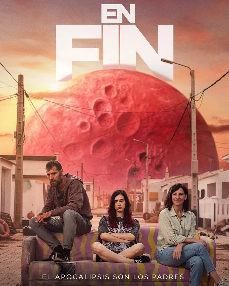Acabo de terminá esta pedazo de serie. Hacía mucho que no me gustaba tanto una comedia española, hasta consigue sacarme varia carcajada. Historia mu loca con un reparto de categoría, mucho acento andalú y encima tecnicamente e un pasote lo bien hecha que está.