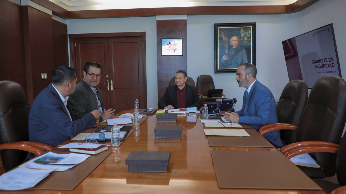 En la reunión semanal del Gabinete de Seguridad, informamos lo siguiente:

✅ El fin de semana, durante la visita de la Presidenta Claudia Sheinbaum, se reportó un aforo superior a las 7,500 personas, sin incidencias reportadas. 

🚨 Priorizando el bienestar de las familias, se