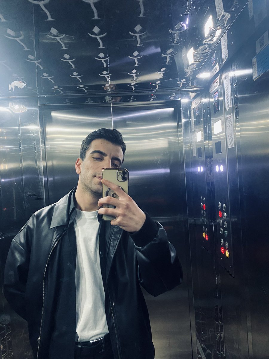 Tut ki Ali’den miras kaldı zulfikâr 
Sende Alinin yüreği yoksa zülfikâr neye yarar.