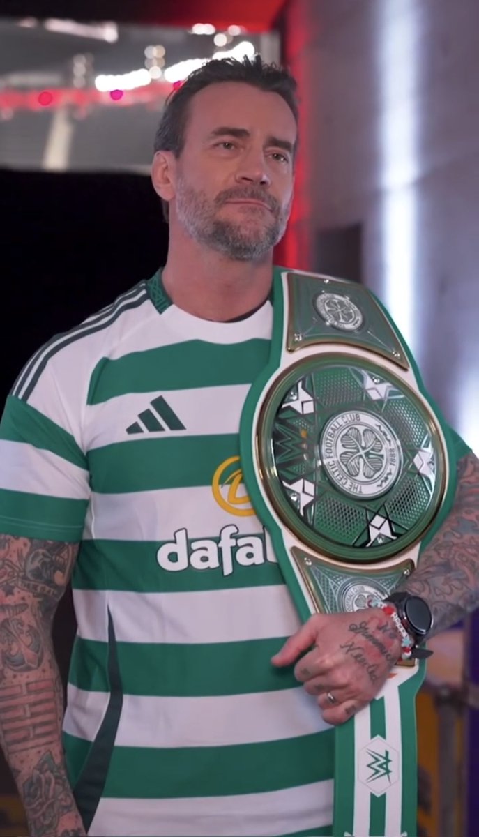WWE superstar CM Punk in Glasgow tonight ahead of the Wrestling in the Hydro.

Looks like he's dressed well.🍀