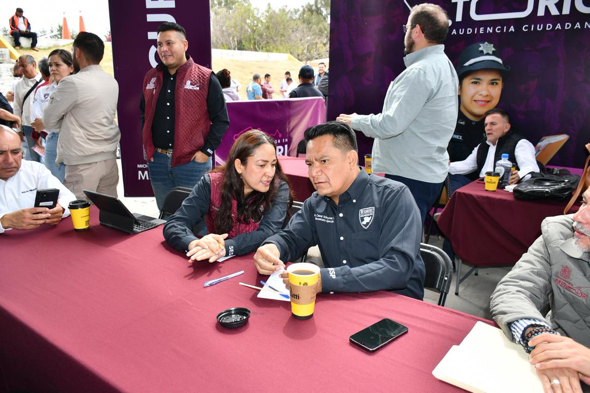 CesarErwinSC's tweet photo. Estuve en #Maravatío en la audiencia ciudadana "Gobernador en Territorio" con el gobernador @ARBedolla . Fue clave para expresar necesidades y trabajar juntos por Michoacán.
#MichoacanEsMejor #MichoacánPuntaDeLanza https://t.co/EjOBW0B8WI
