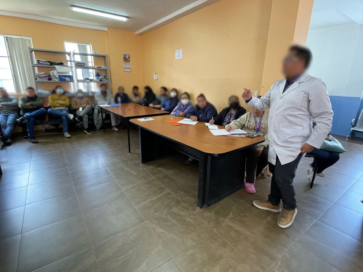 SNAI_Ec's tweet photo. 🔴#EjeSalud | #CPLCotopaxi N°1

#Zona3 | En conmemoración al #DíaMundialDeLaTuberculosis, galenos de @Salud_Ec brindan charlas sobre la prevención, los síntomas y el tratamiento de esta enfermedad. Estas capacitaciones están dirigidas para personal administrativo y del #CVSP. https://t.co/LDuGfvxJya