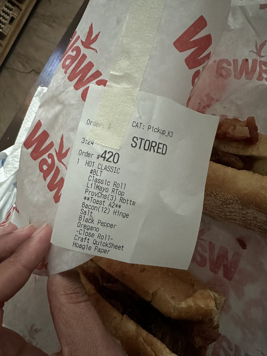 SaySoHeavy's tweet photo. @Wawa wtf type of establishment yall running?
I’ll let you tell me what’s going on here😒 https://t.co/rgh3M39L69