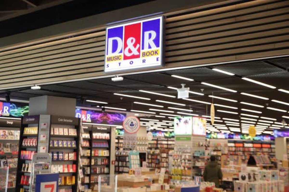 Özgür Özel, boykot listesini açıklıyor:

“Kitap almak icap ettiğinde D&amp;R’a uğramıyoruz!”