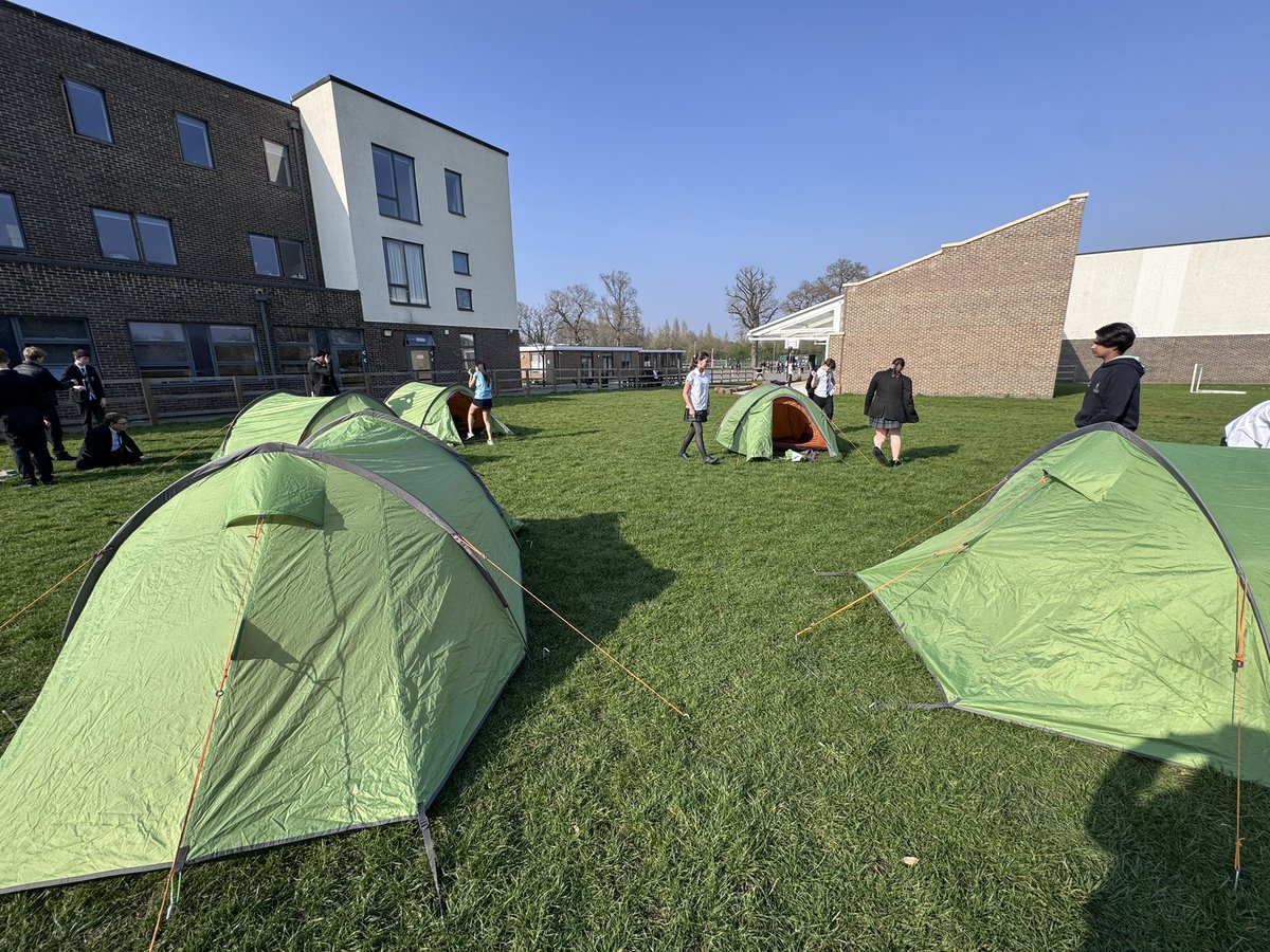 When the sun shines we learn to put up tents ⛺️ ☀️