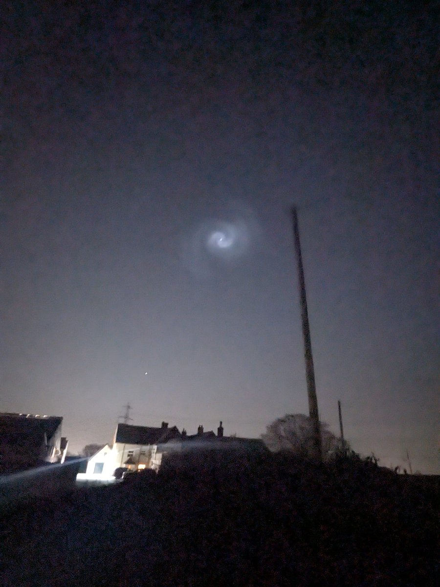 <a href="/guygrandison/">Guy Grandison</a> Just seen the same thing here over East Midlands. What the WTF?