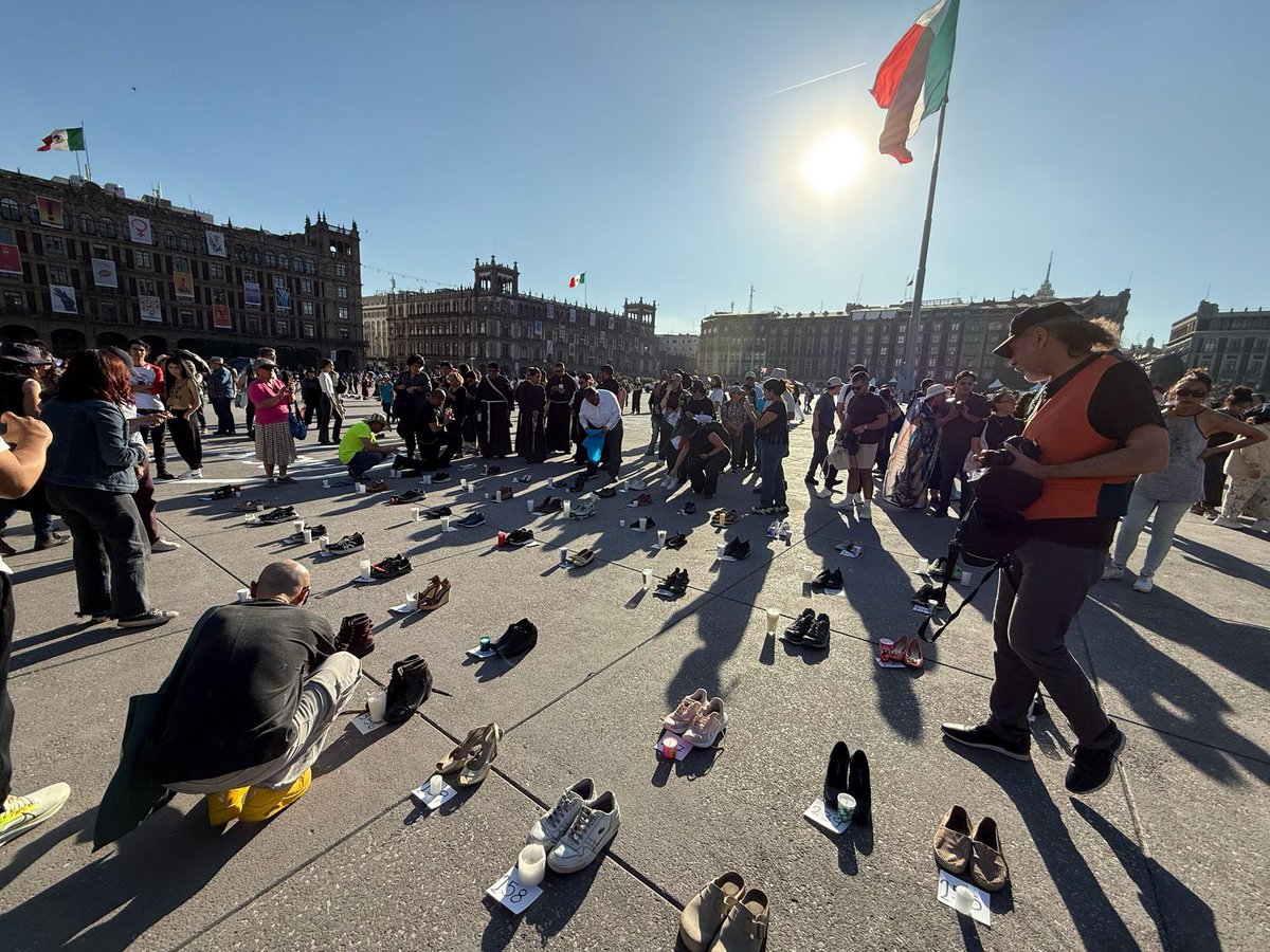 En el marco del Día Internacional del #DerechoalaVerdad, honramos a todos los colectivos de familiares de personas desaparecidas que luchan por justicia, verdad y memoria en México. 

En particular: 

- Lamentamos que en #Teuchitlán el debate se centre en cuestionar cómo se