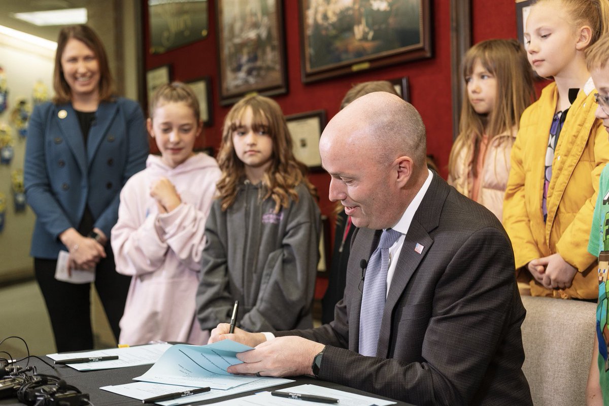 Strengthening rural schools ensures every Utah student has access to opportunity — no matter their zip code.

Today I signed HB 396 at Manti Elementary. This bill modernizes funding, supports small schools, and incentivizes commonsense consolidation.

Thank you, Rep. Peterson and