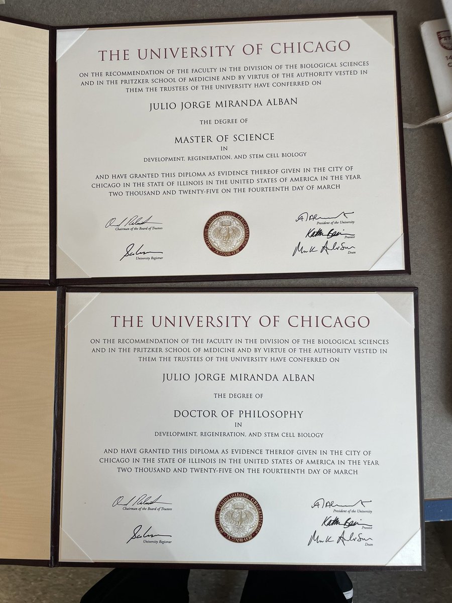 JulioM92's tweet photo. 🎓🧬🥼😊 https://t.co/4HzmVSg1bH