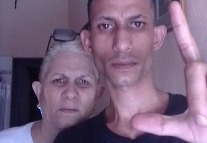Esta mañana nos ha llegado un reporte aterrador con la gente del Observatorio Cubano de Derechos Humanos. 

Recibimos una sentencia donde condenan a 7 AÑOS DE PRISIÓN a un joven solo por un posteo en redes. La realidad en Cuba es PEOR de lo que te imaginas.

Te lo cuento aquí👇🏻🧵