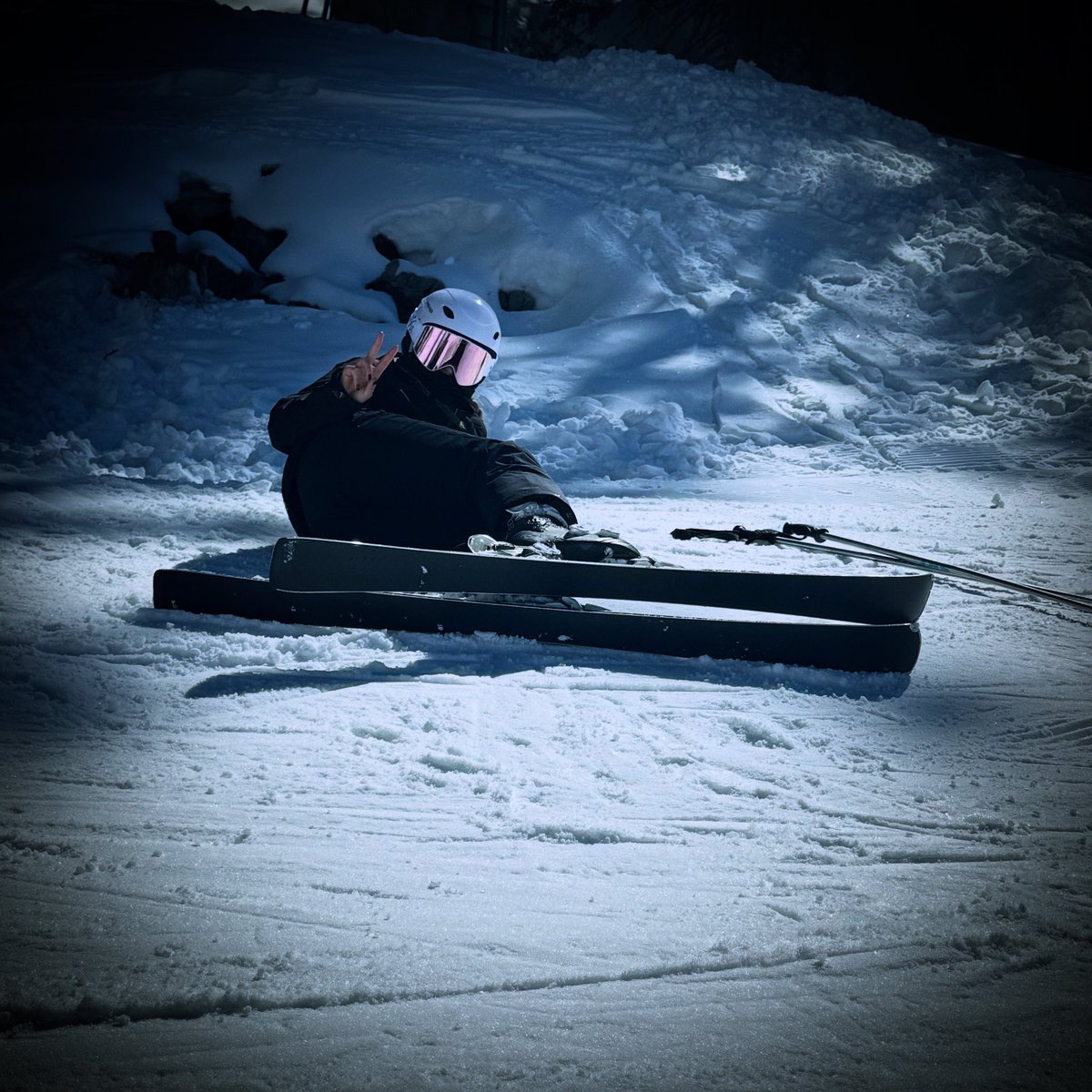 BrodieHampson1's tweet photo. How I spent most of my week skiing… #onmyarse #playingitcool #snow #skiing #skispam #love ⛷️✌🏼 https://t.co/7dNkRx4AZW