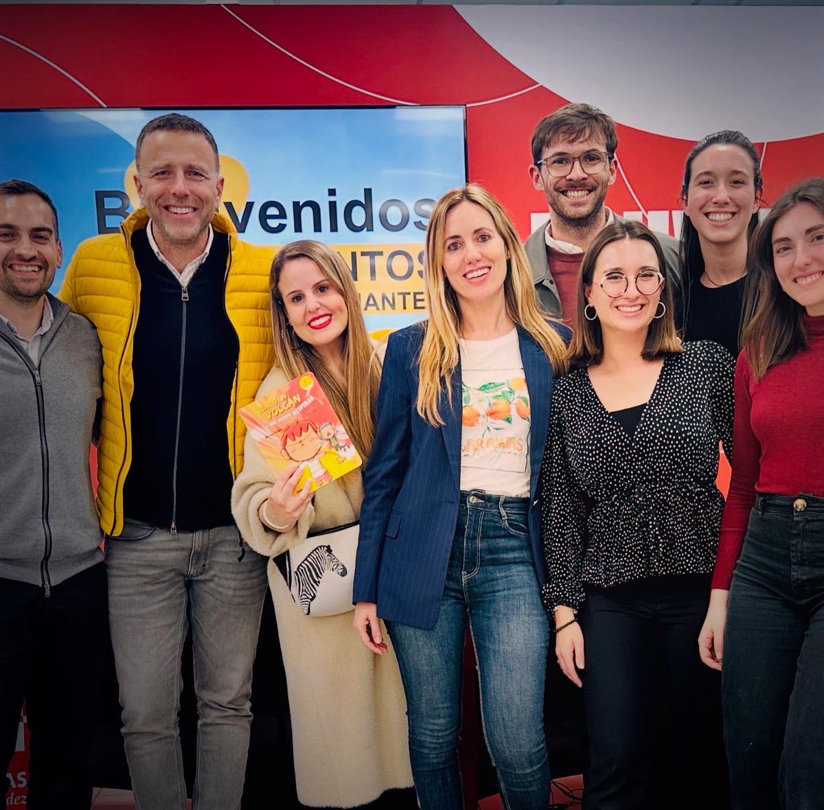 Una nueva sesión de Cuentos Emocionantes donde los niños de 5 a 8 años aprendieron a gestionar el enfado con cuentos y juegos 📖🎭 Técnicas de respiración y estrategias para calmarse fueron clave👫✨
#Infancia #Emociones #Cuentacuentos #UMH