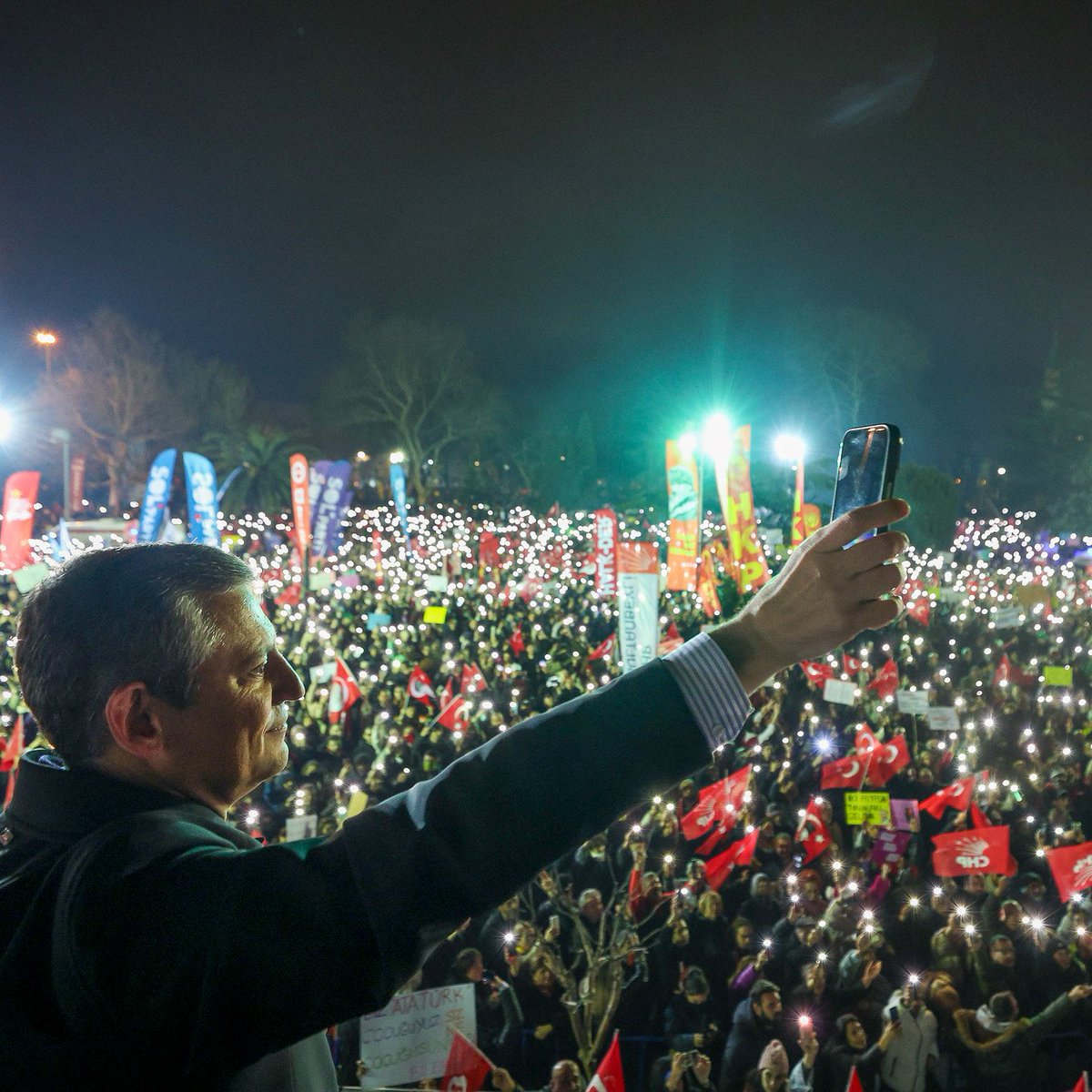 Özgür Özel'in açıkladığı #boykot listesinin tamamı:  

EspressoLab  
D&amp;R  
Idefix  
Demirören AVM  
Kilim Mobilya  
Ülker  
Türk Petrol  
Milangaz  
Likitgaz  
TRT  
TGRT  
İhlas Ev Aletleri  
Turkuaz Yayınevi  
Milli Piyango  
Misli .com  
İddia. com  
ETS Tur