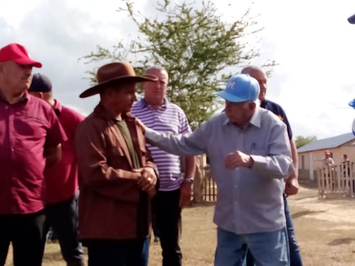 CabreraOrl68642's tweet photo. En la mañana de hoy se realizó visita de trabajo por el Comandante de la Revolución, José Ramón Machado Ventura con las máximas autoridades de la Provincia y el Municipio en la CCS José Ramón Quintana #AnapBanes y  obteniendo en el desarrollo del programa de la Acuicultura https://t.co/6Zn2SwQsc9