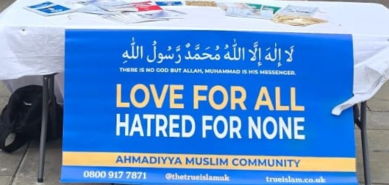 AMYANewcastle's tweet photo. Alhamdulillah, AYMA Newcastle Khuddam set up a Tabligh stand on Northumberland Street, sharing the true message of Islam with the public. A great opportunity for meaningful discussions and spreading peace. https://t.co/uTPoQeNv3F