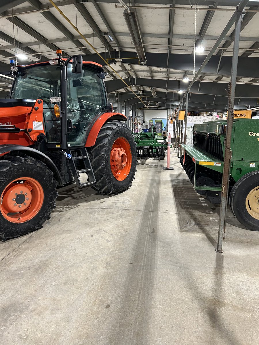 WellFedAg's tweet image. Our @OntarioFarms MSR got us set up today for the 20th anniversary of #pizzaperfect @Grandriverag for grade 3 students!  2 days.  800 kids.  100% ag learning fun!