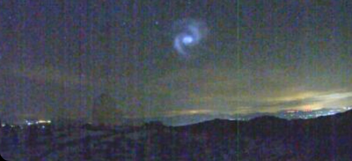 josestormchaser's tweet image. Acabo de lograr ver, gravar en móvil y "capturar" una de las cosas más alucinantes de mi vida.
Sobre Almería ha pasado lo que parece una reentrada/salida de cohete espacial o misil.
#CalarAlto #Filabres #Space