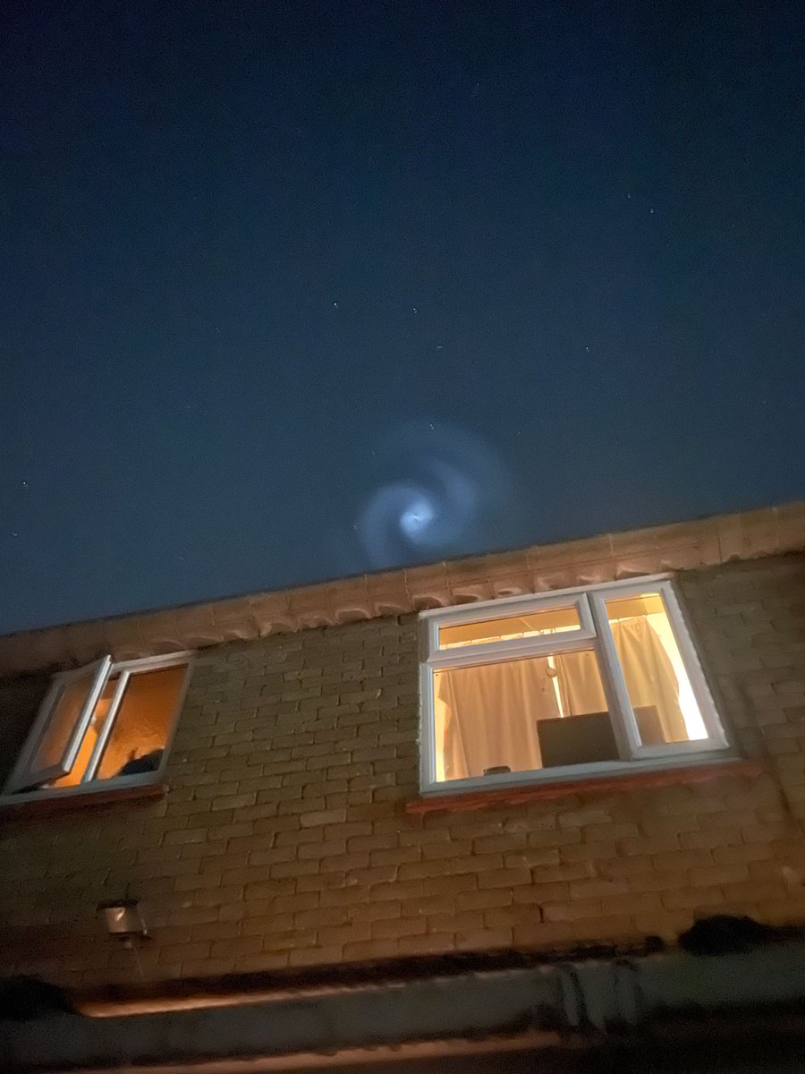 nickluckham's tweet image. Weird thing to see in the sky at night. What are we thinking? Bit of a rocket launch spinning off and outgassing or out…fuelling? Aliens? 

Probably the first one.