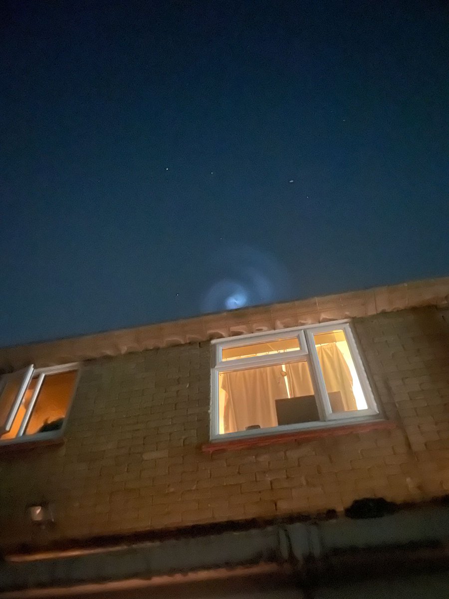nickluckham's tweet image. Weird thing to see in the sky at night. What are we thinking? Bit of a rocket launch spinning off and outgassing or out…fuelling? Aliens? 

Probably the first one.