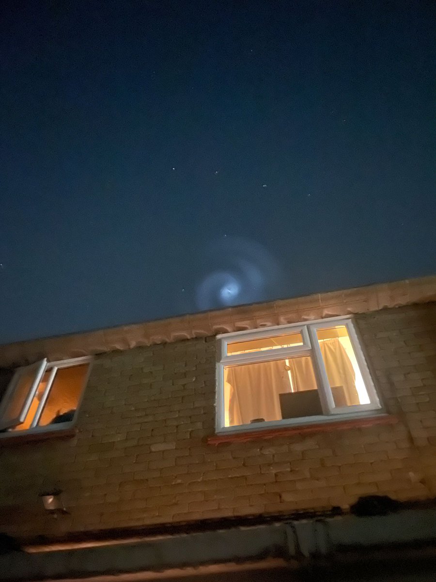 nickluckham's tweet image. Weird thing to see in the sky at night. What are we thinking? Bit of a rocket launch spinning off and outgassing or out…fuelling? Aliens? 

Probably the first one.