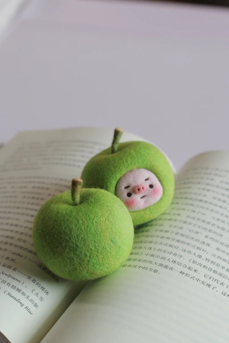 luoliuhong35090's tweet photo. A pile of green apples 🍏 
Actually, there's also a little pig 🐖
#大美中国 #China #diy #Art #Handwork #Knitting #Design #AllinCeltics 
#GreenApples #Pile #LittlePig #FunFacts #ApplePile #HiddenPig #Fruit #CutePig #Nature #AppleLove https://t.co/OZ6SxVYhe2